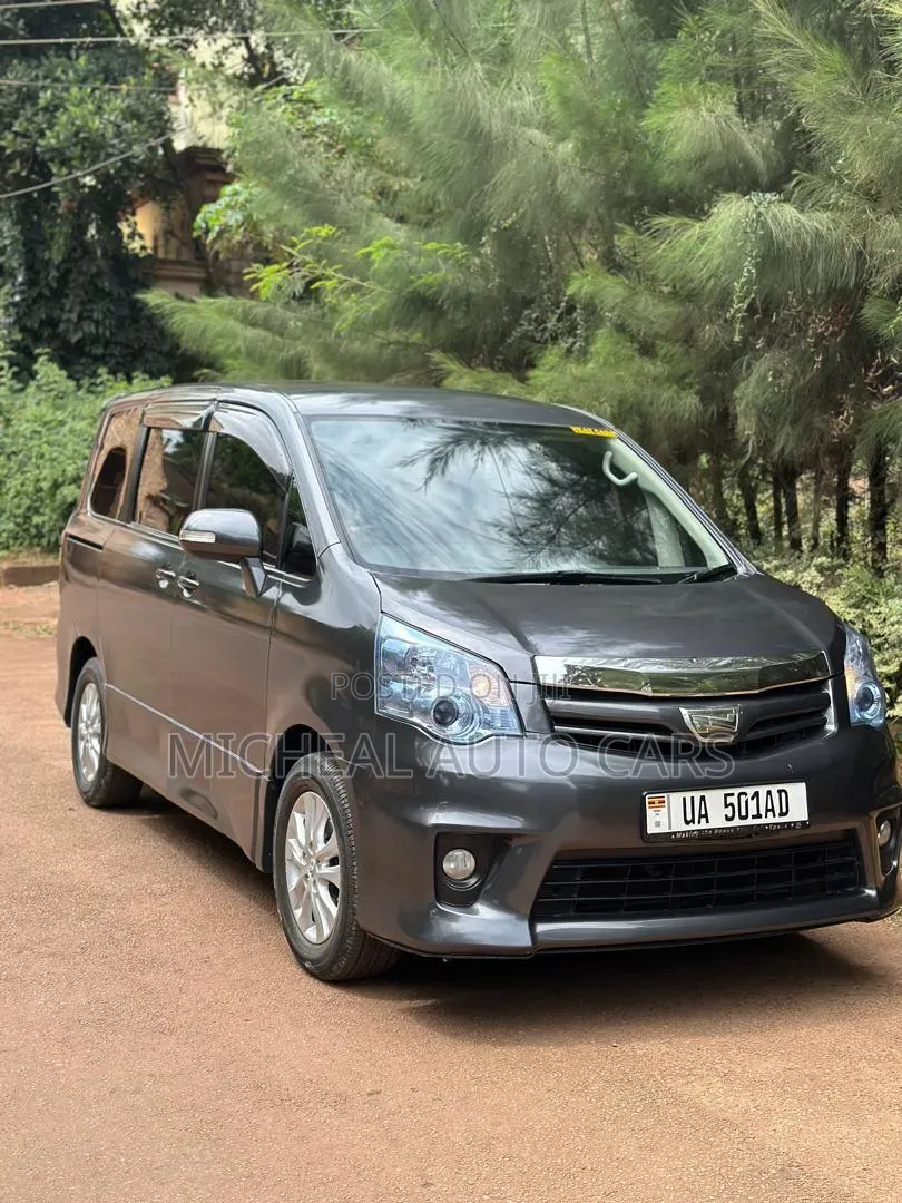 Toyota Noah 2012 Black