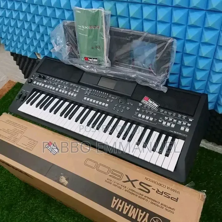 Yamaha 61 Key Musical Keyboard