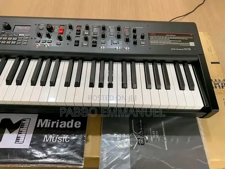 Yamaha 61 Key Musical Keyboard