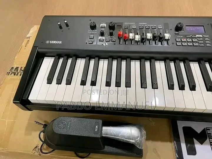 Yamaha 61 Key Musical Keyboard