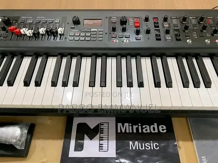 Yamaha 61 Key Musical Keyboard