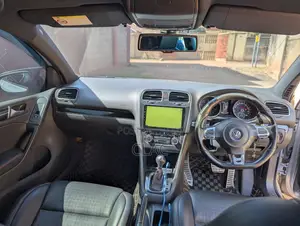Volkswagen Golf 2.5L 4-Door w/ Convenience 2013 Silver