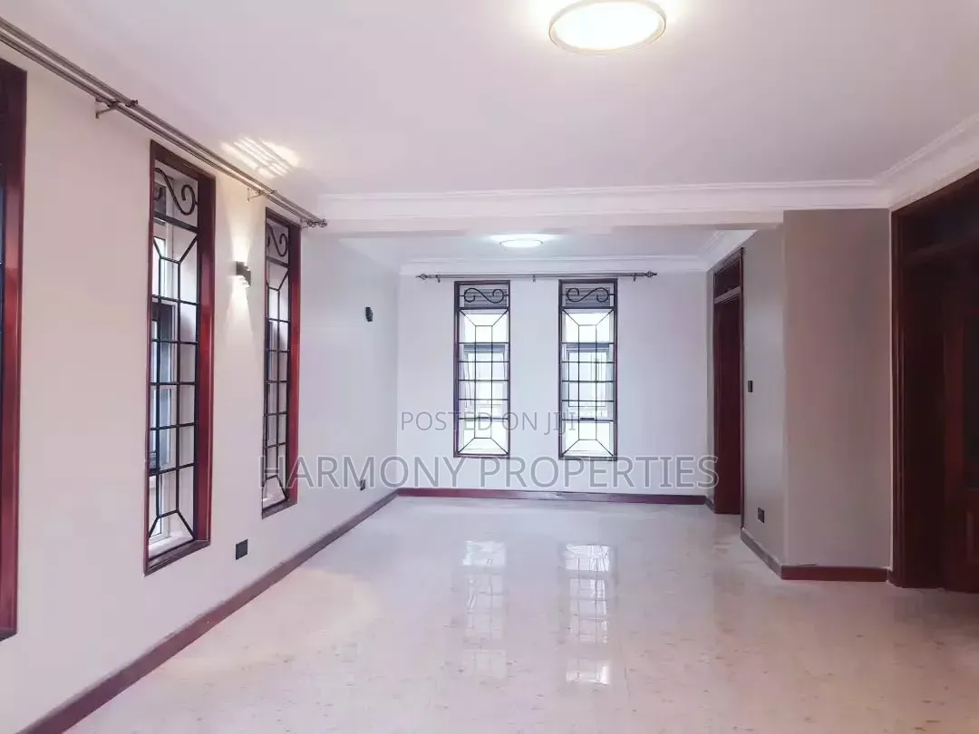 4bdrm Villa in Muyenga Bukasa, Central Division for rent