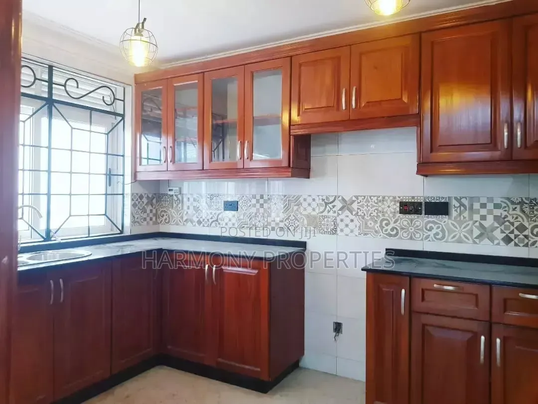 4bdrm Villa in Muyenga Bukasa, Central Division for rent