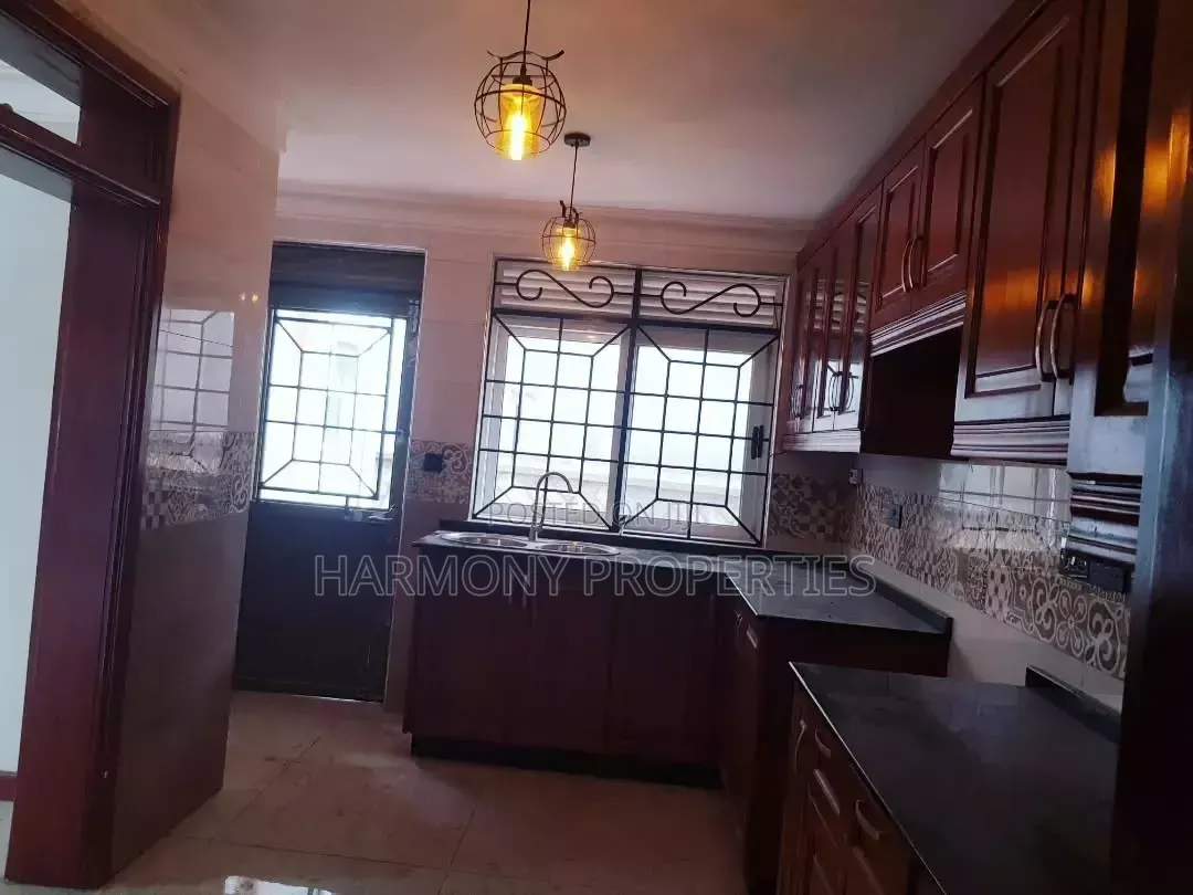 4bdrm Villa in Muyenga Bukasa, Central Division for rent