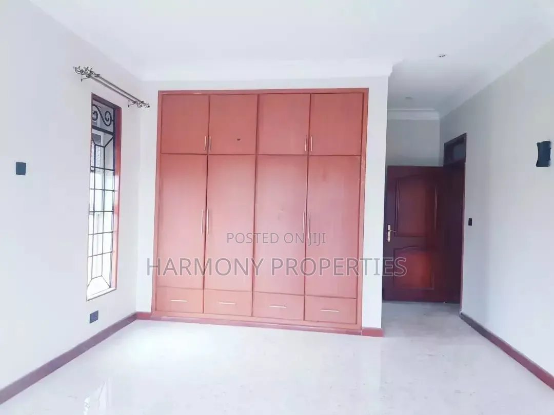4bdrm Villa in Muyenga Bukasa, Central Division for rent