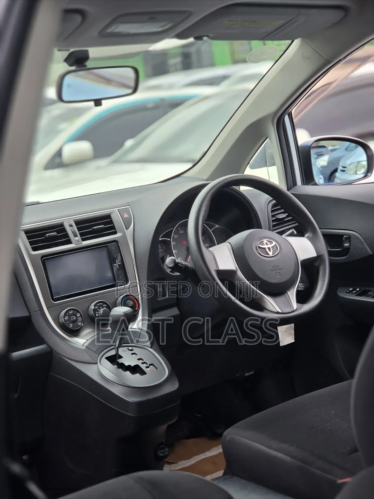 Toyota Ractis 2012 Silver