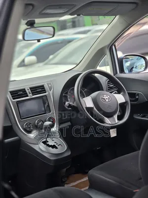 Toyota Ractis 2012 Silver
