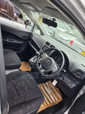 Toyota Ractis 2012 Silver