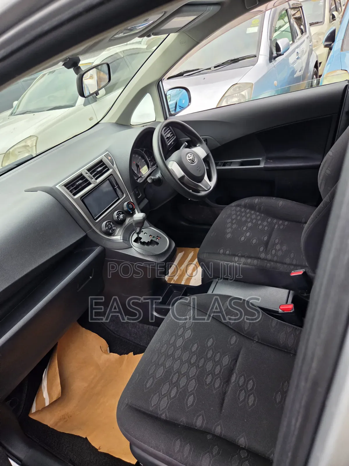 Toyota Ractis 2012 Silver