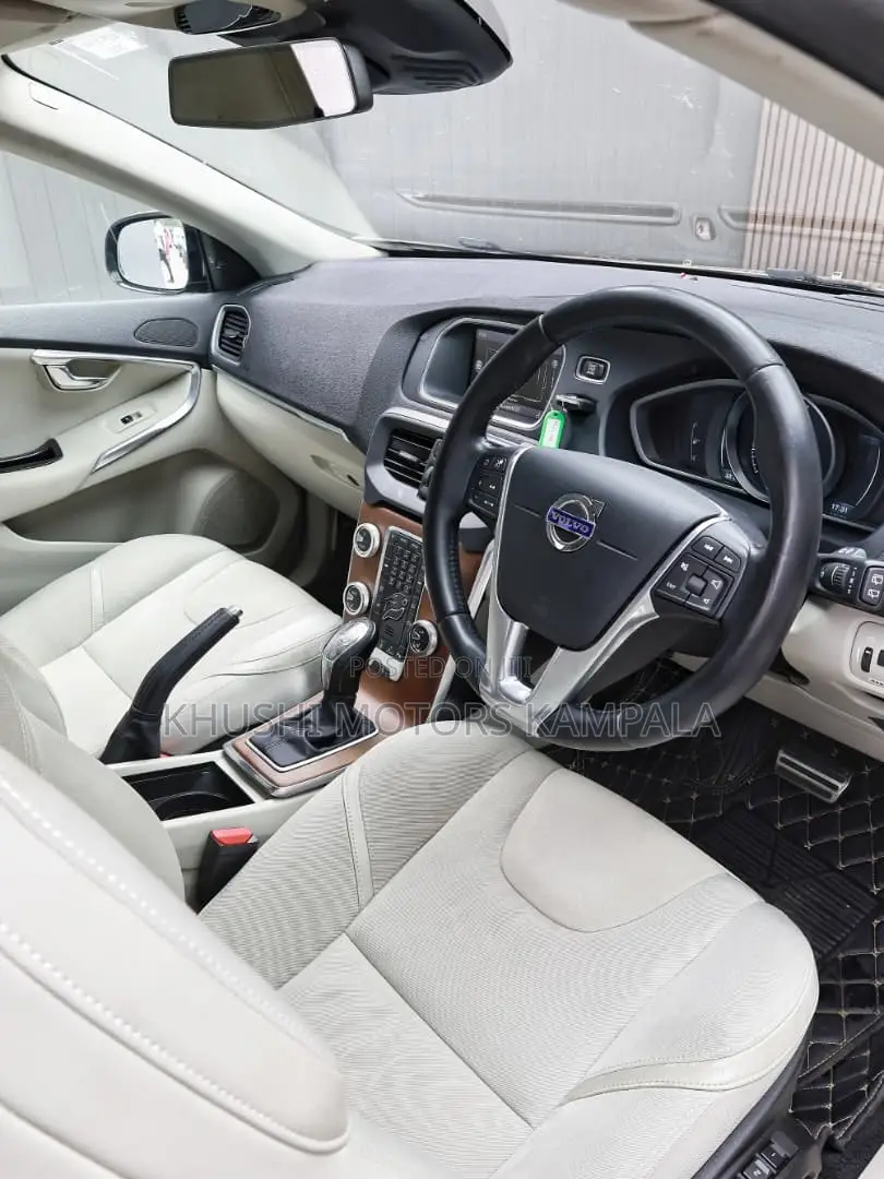 Volvo V40 2013 Brown