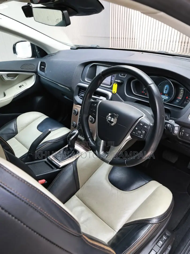 Volvo V40 2014 Brown