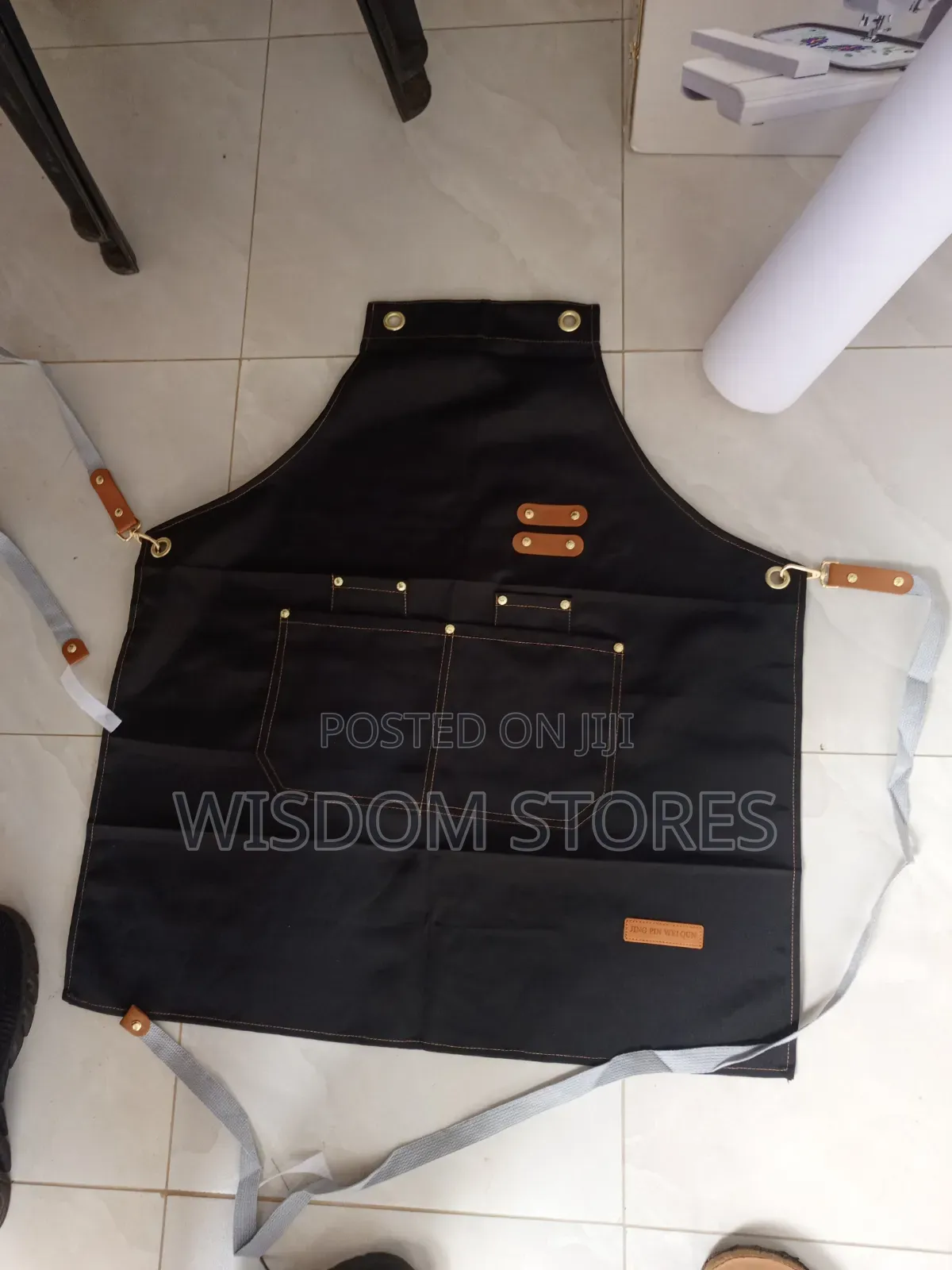 Heavy-Duty Canvas Work Apron Designed for Both Men and Women.