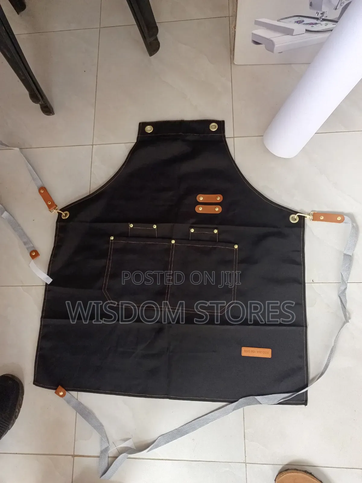 Heavy-Duty Canvas Work Apron Designed for Both Men and Women.