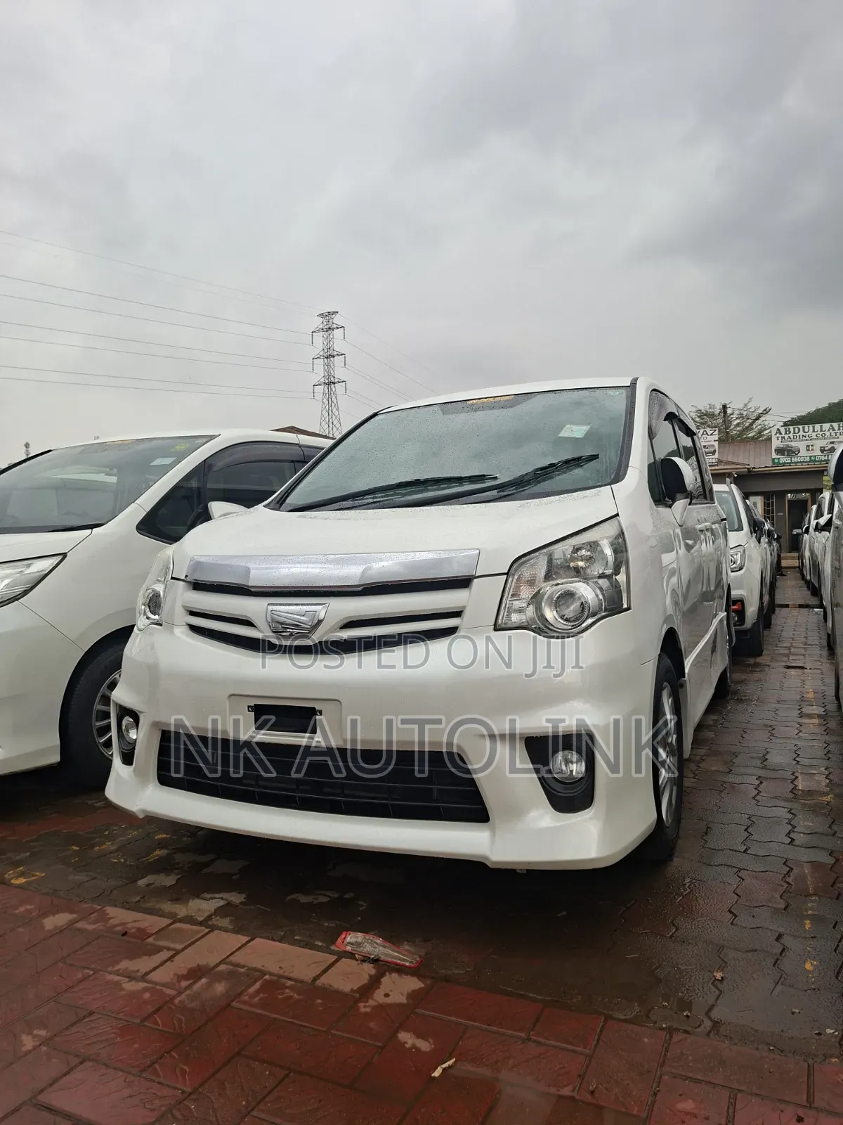 Toyota Noah 2.0 143hp FWD (7 Seater) 2013 White