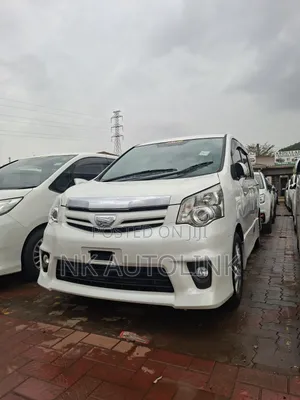 Toyota Noah 2.0 143hp FWD (7 Seater) 2013 White