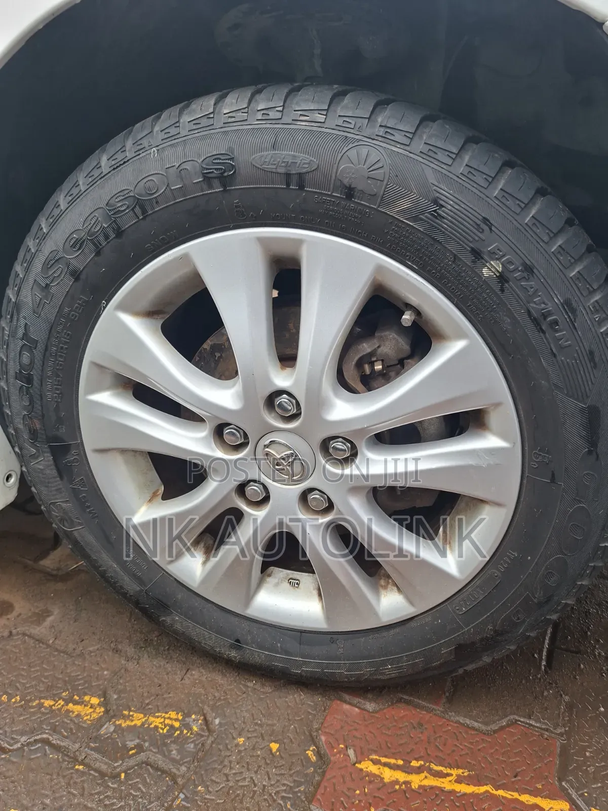 Toyota Noah 2.0 143hp FWD (7 Seater) 2013 White