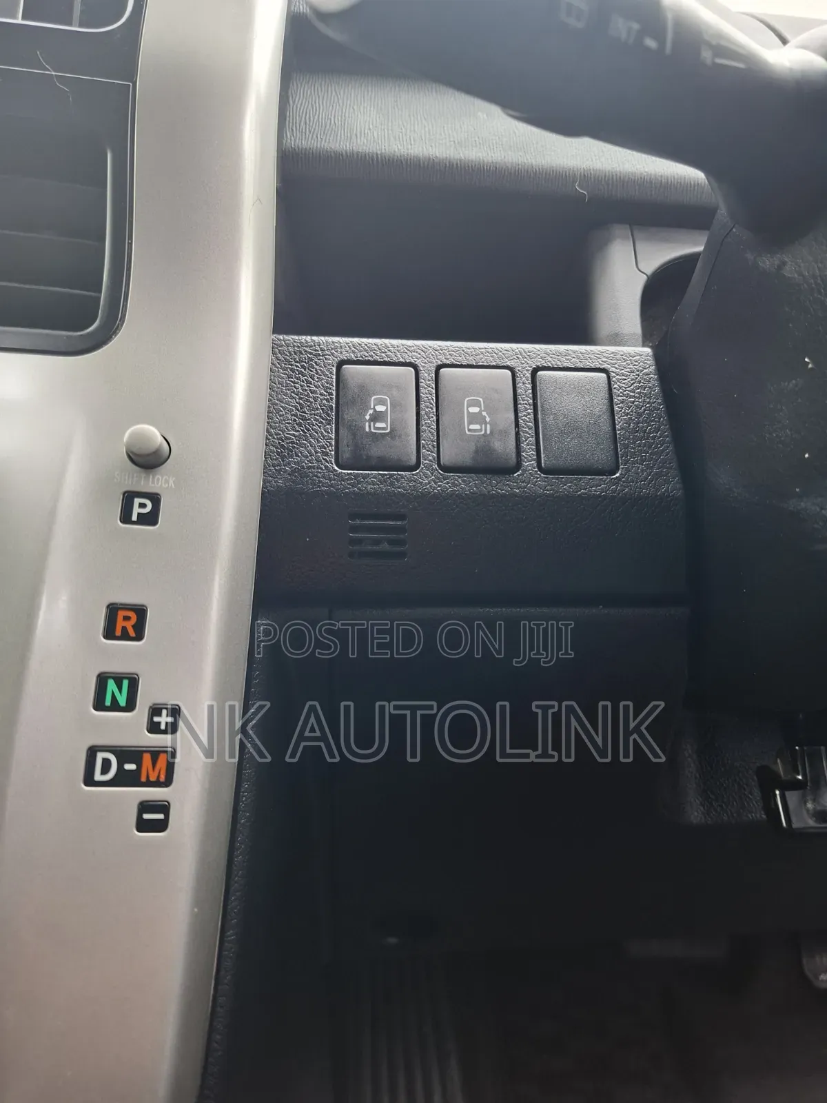 Toyota Noah 2.0 143hp FWD (7 Seater) 2013 White