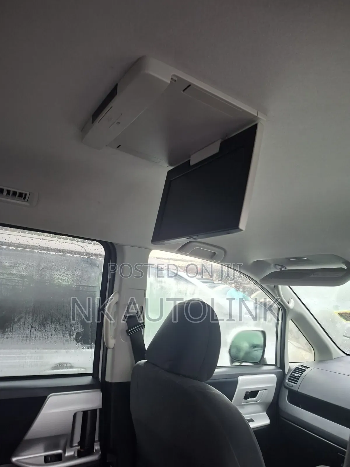 Toyota Noah 2.0 143hp FWD (7 Seater) 2013 White