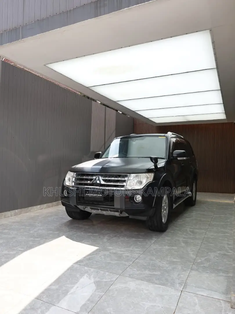 Mitsubishi Pajero 2012 Black