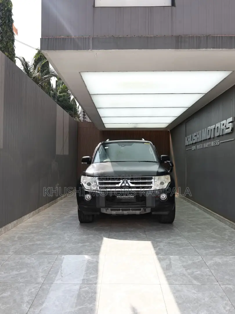 Mitsubishi Pajero 2012 Black