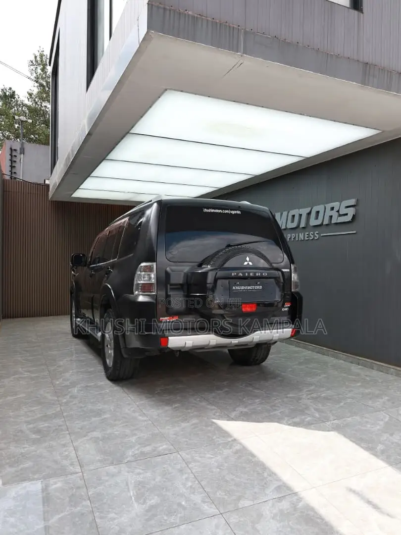 Mitsubishi Pajero 2012 Black