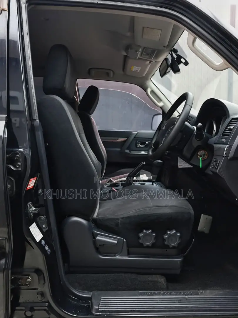 Mitsubishi Pajero 2012 Black