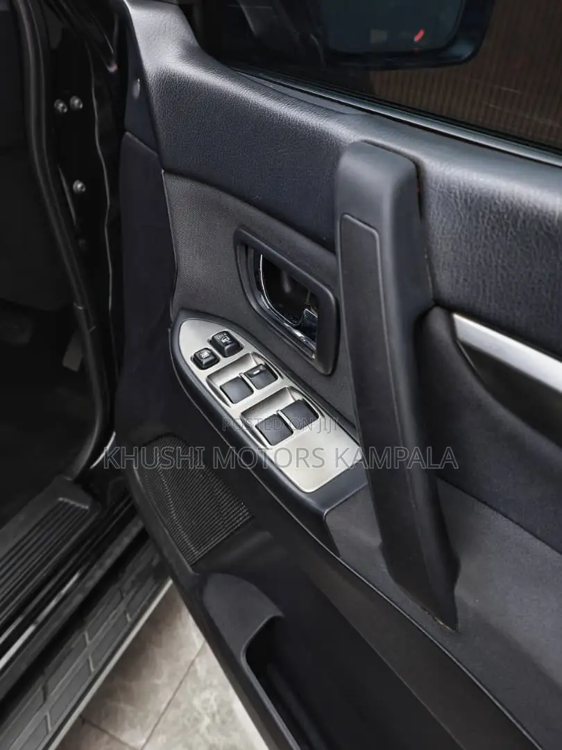 Mitsubishi Pajero 2012 Black