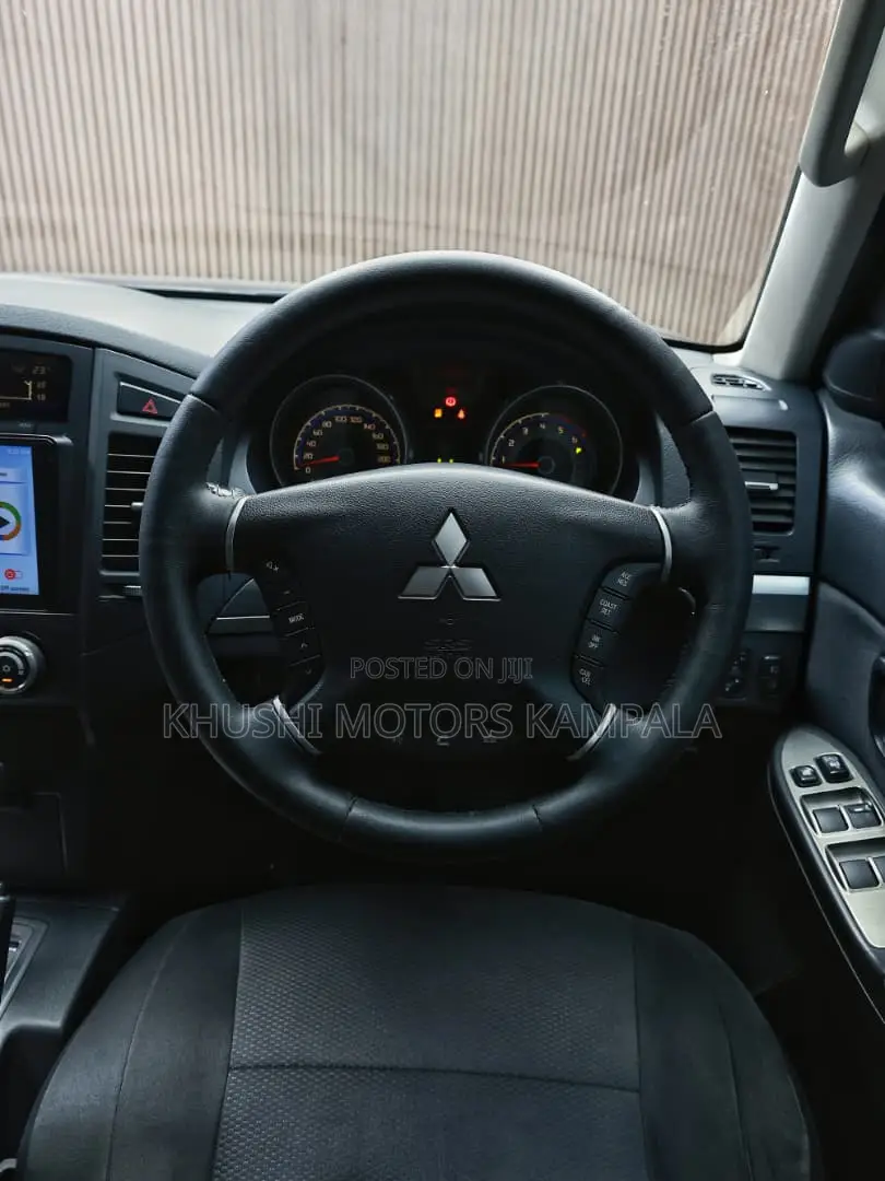 Mitsubishi Pajero 2012 Black
