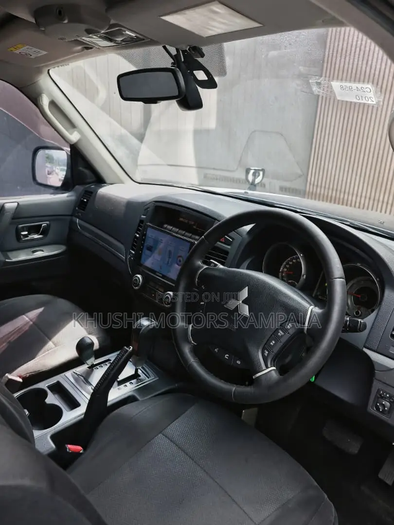 Mitsubishi Pajero 2012 Black
