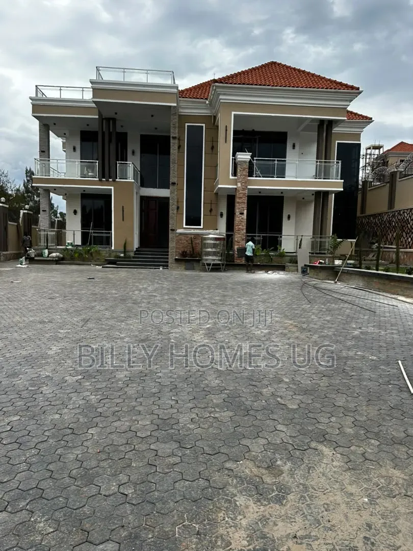 7bdrm Mansion in Kira for sale