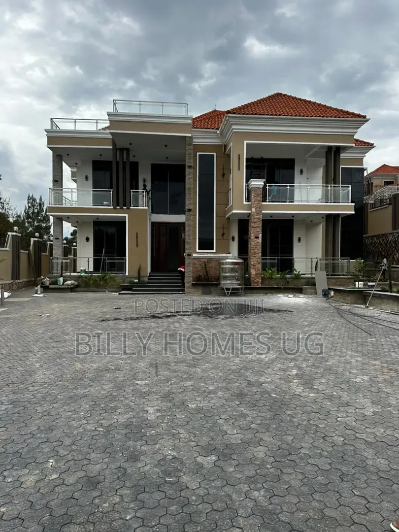 7bdrm Mansion in Kira for sale