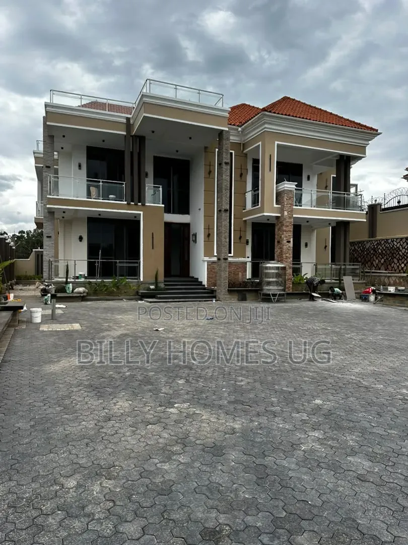 7bdrm Mansion in Kira for sale