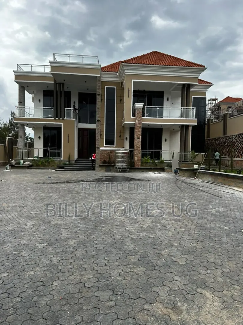 7bdrm Mansion in Kira for sale