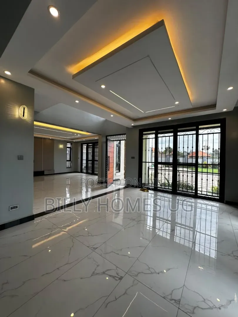 7bdrm Mansion in Kira for sale
