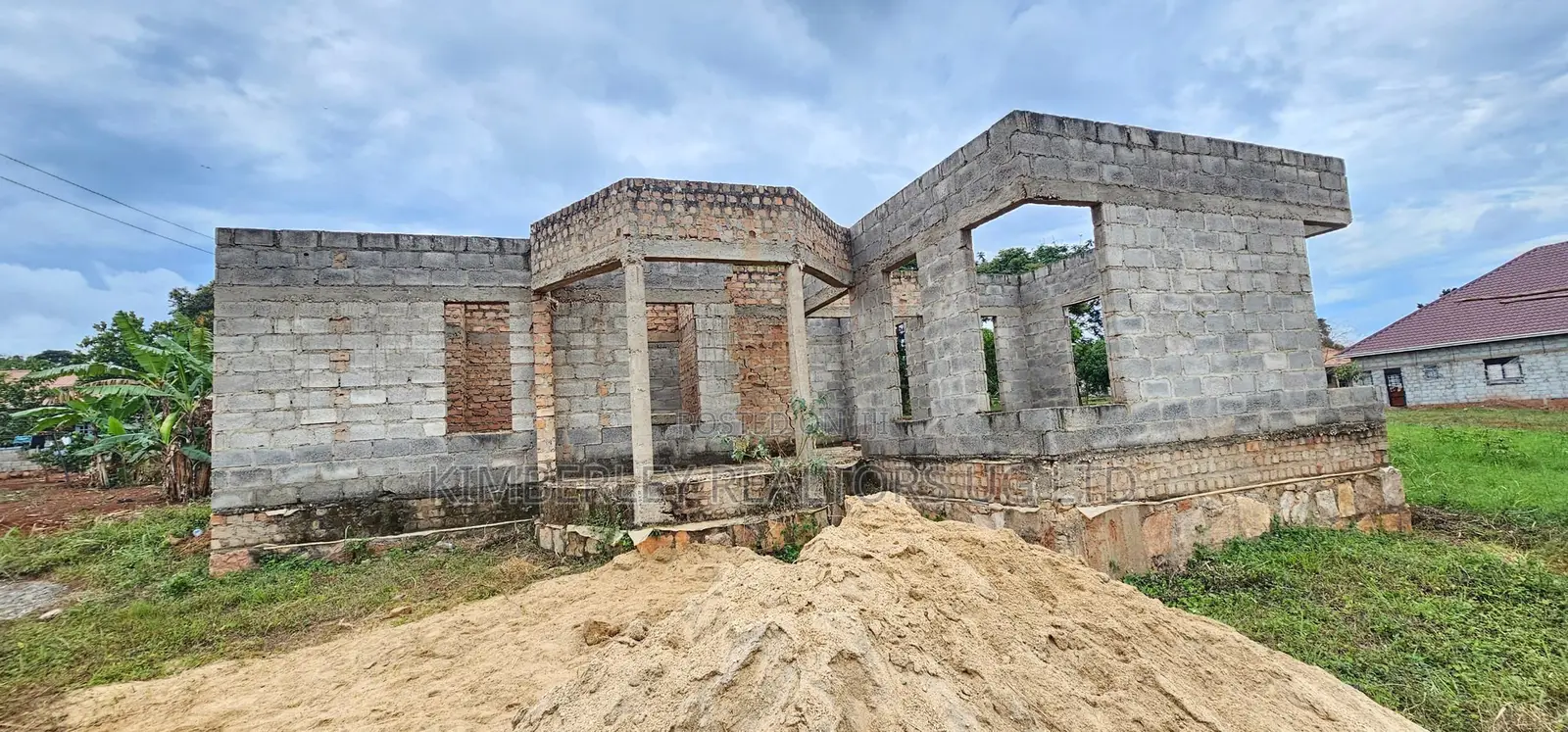 Urgent Sale – 5-Bedroom Shell House, Wamala Ziru