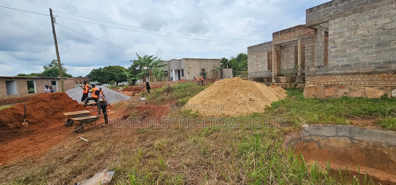 Urgent Sale – 5-Bedroom Shell House, Wamala Ziru