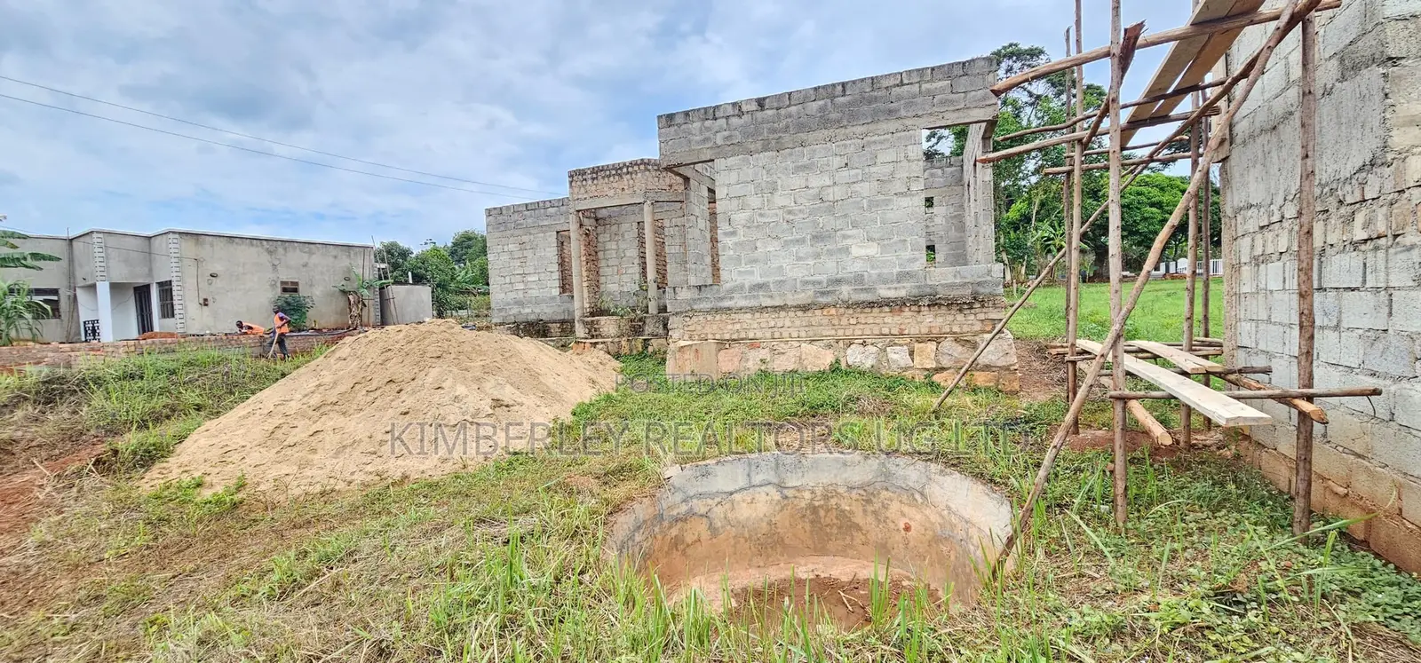 Urgent Sale – 5-Bedroom Shell House, Wamala Ziru