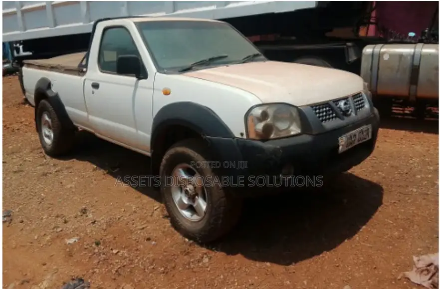 Nissan Pick-Up 2012 White