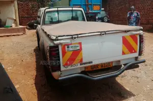 Nissan Pick-Up 2012 White