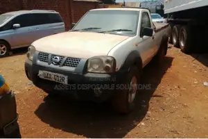 Nissan Pick-Up 2012 White