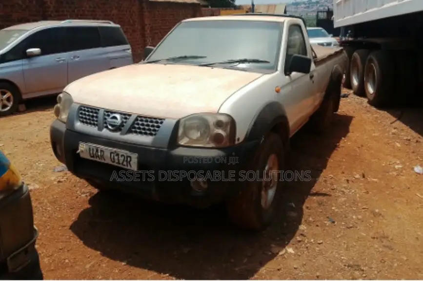 Nissan Pick-Up 2012 White