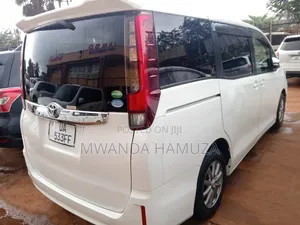 Toyota Noah 2014 White