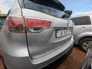 Toyota Kluger 2014 Silver