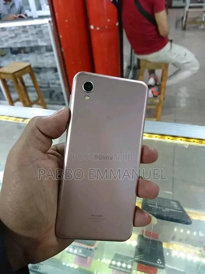 Sharp Aquos Sense 2 SHV43 32 GB Gold