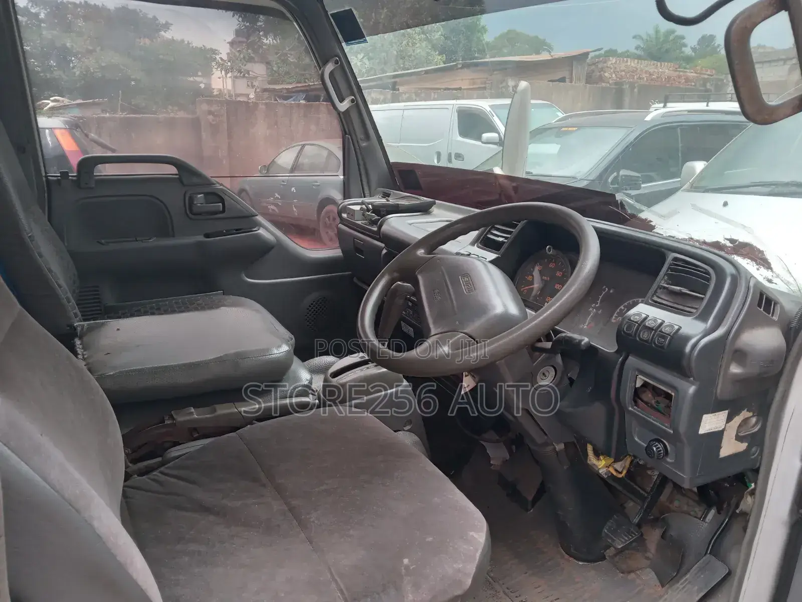 Isuzu ELF Truck 1997 Silver