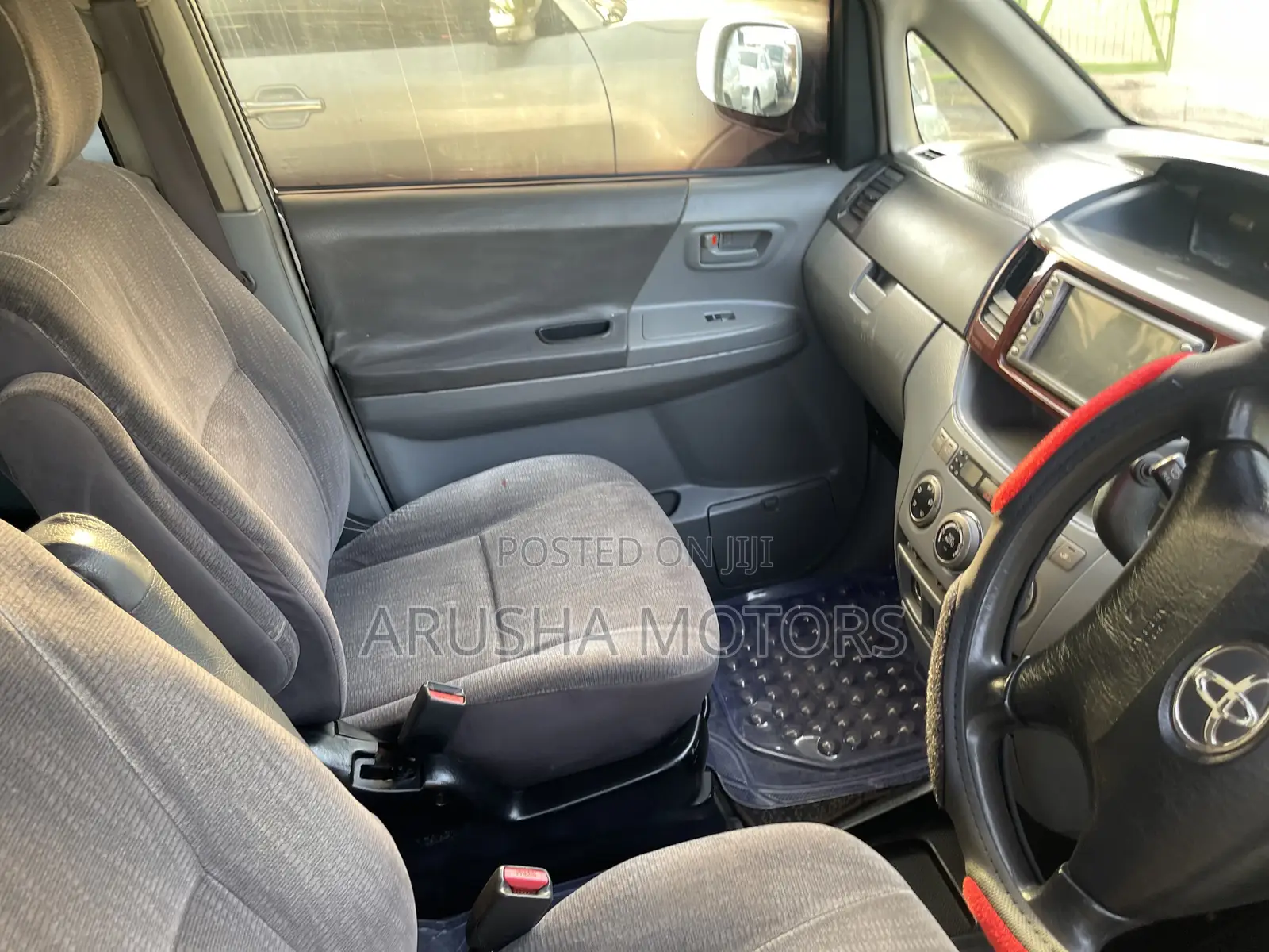 Toyota Noah 2004 Silver