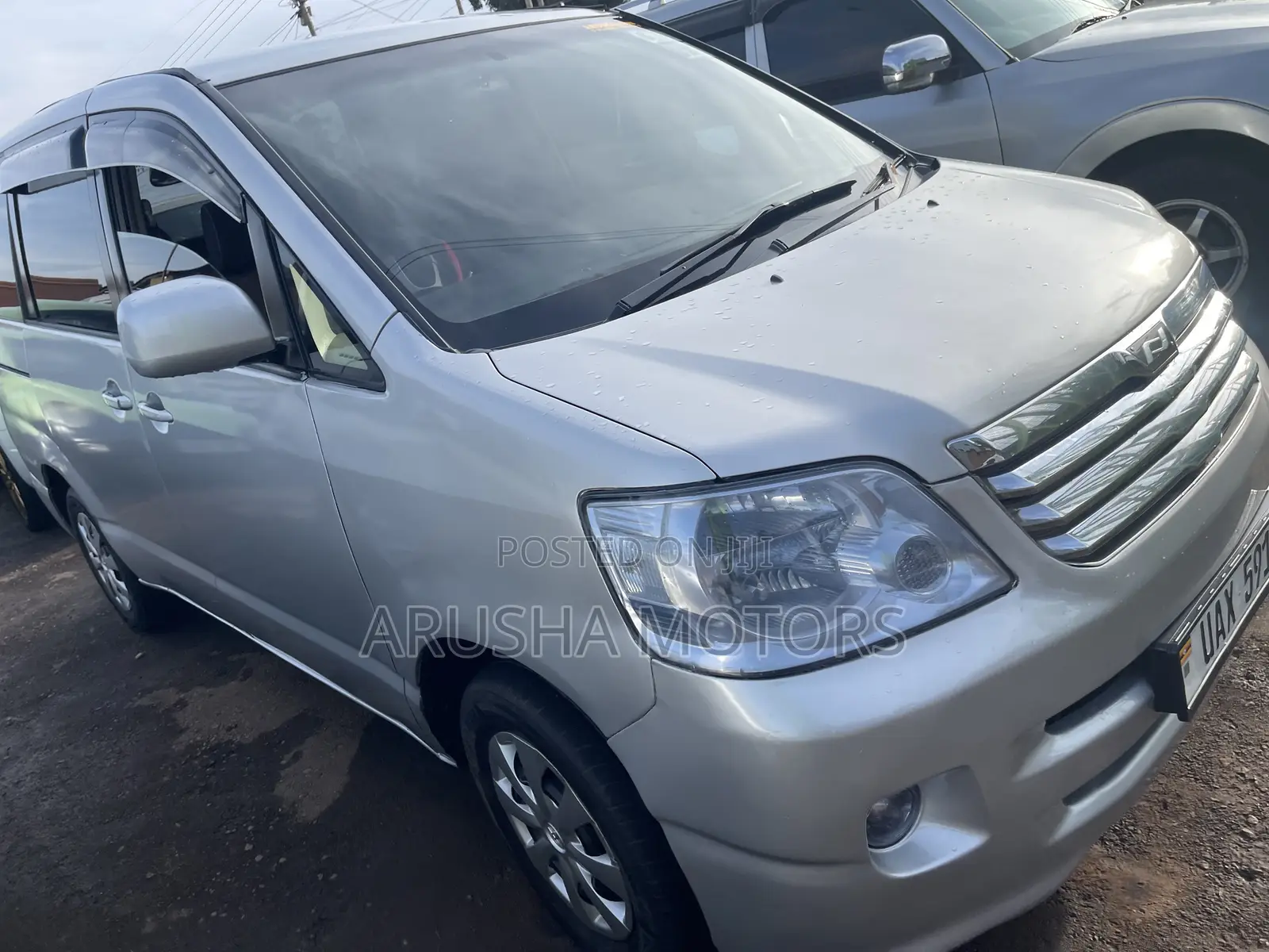 Toyota Noah 2004 Silver