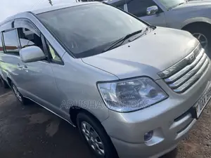 Toyota Noah 2004 Silver