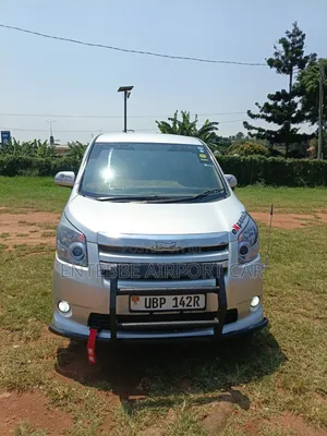 Toyota Noah for Hire With Driver